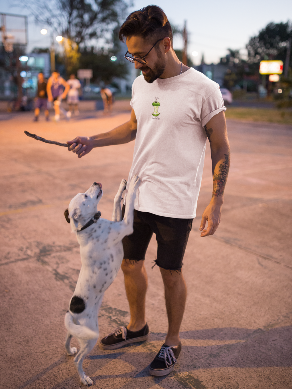 Apple Core Minimalist T‑Shirt — Cute Green Apple Core Graphic Tee