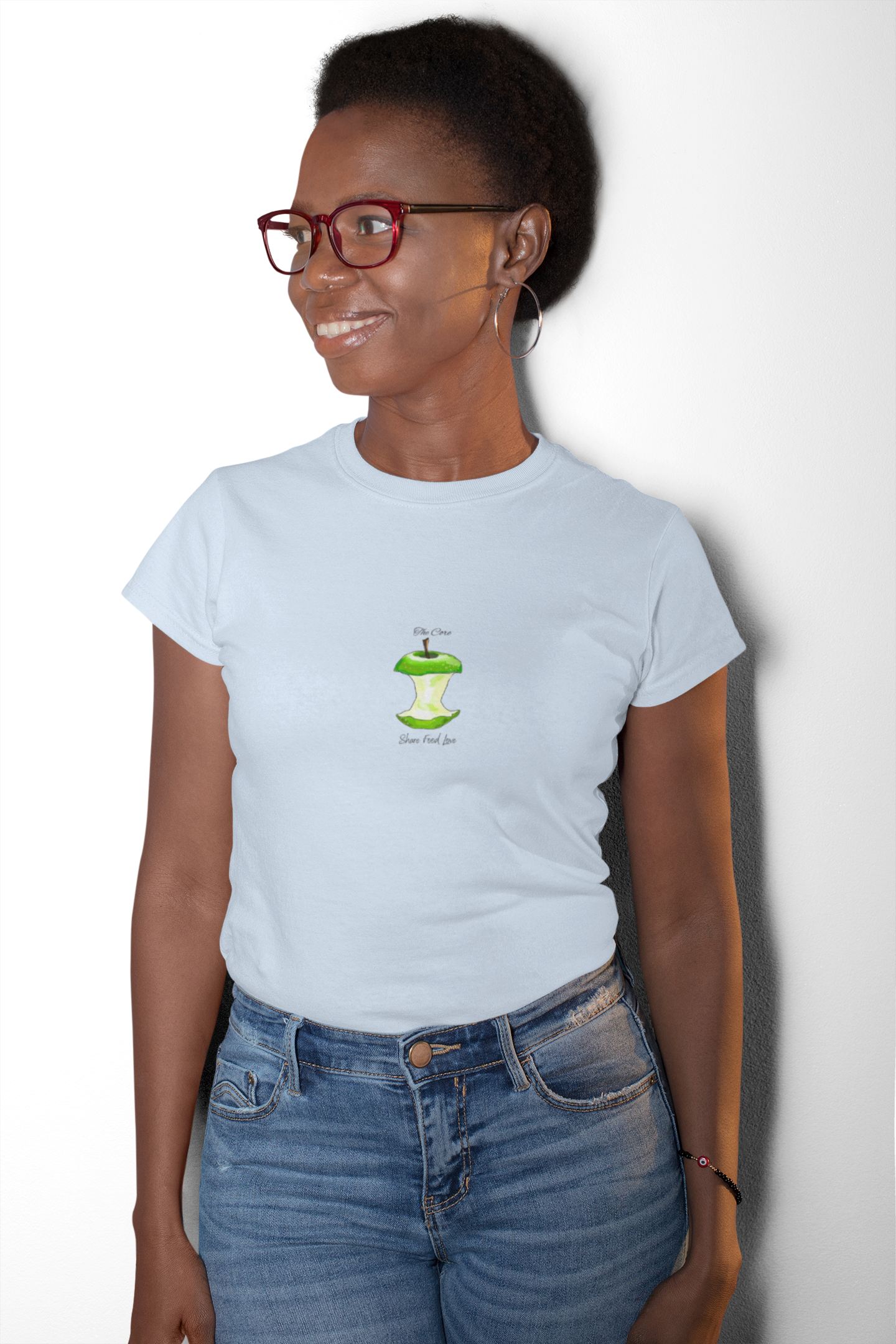 Apple Core Minimalist T‑Shirt — Cute Green Apple Core Graphic Tee